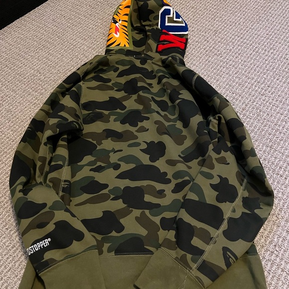 Bape Authentic camo hoodie in size M - Picture 2 of 5